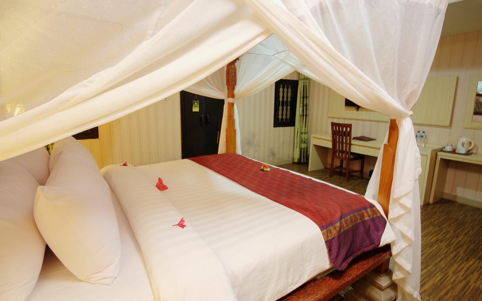 Puri Saron Senggigi Hotel Exterior photo