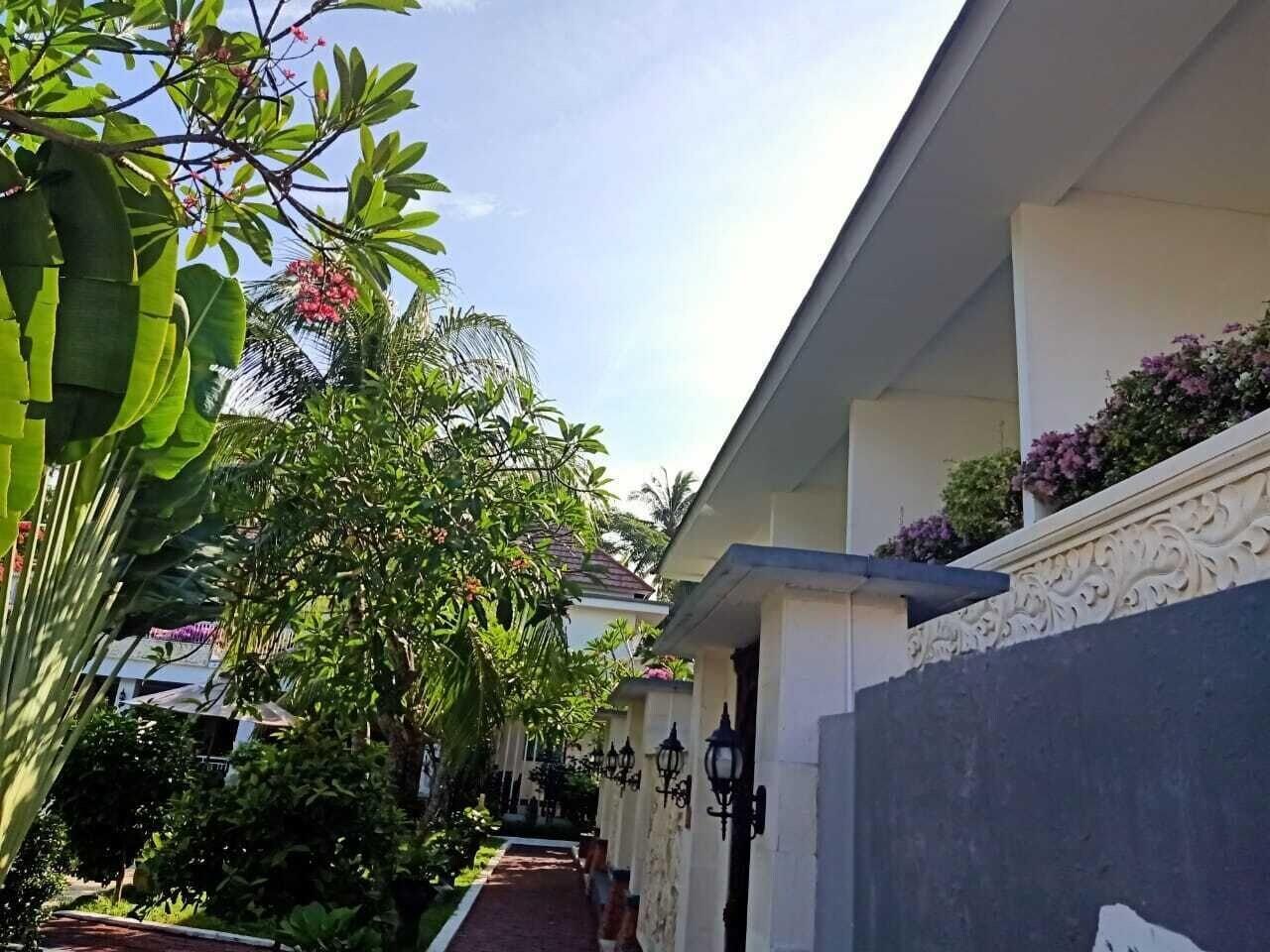 Puri Saron Senggigi Hotel Exterior photo