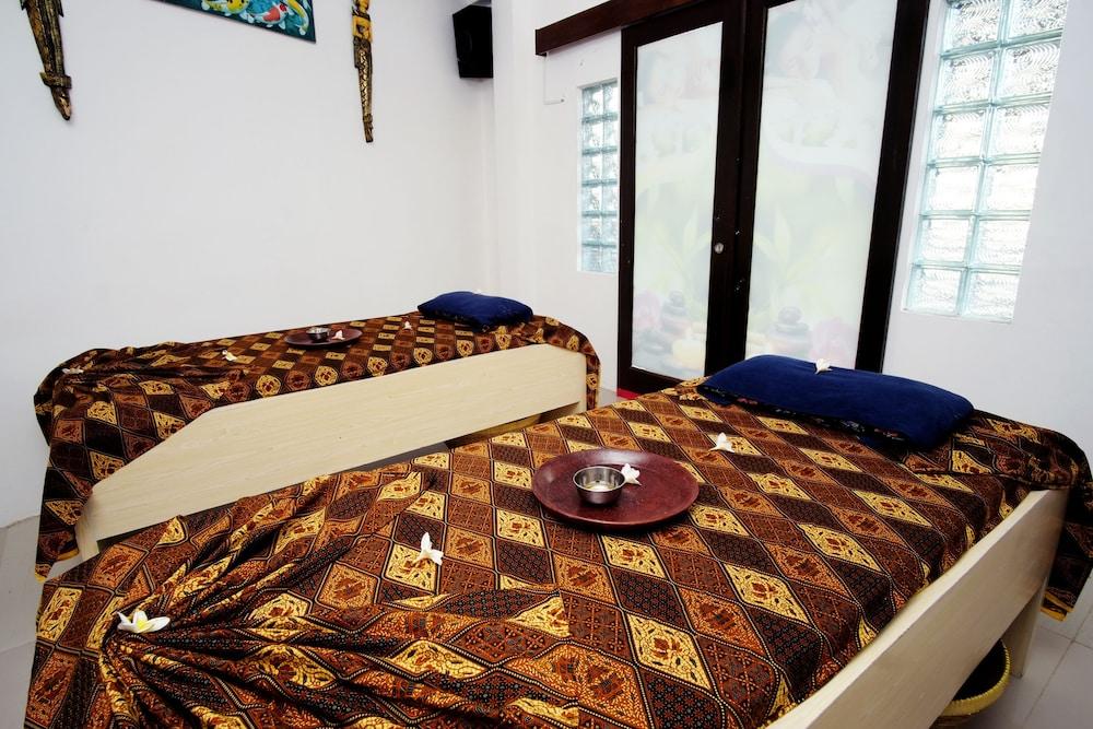 Puri Saron Senggigi Hotel Exterior photo