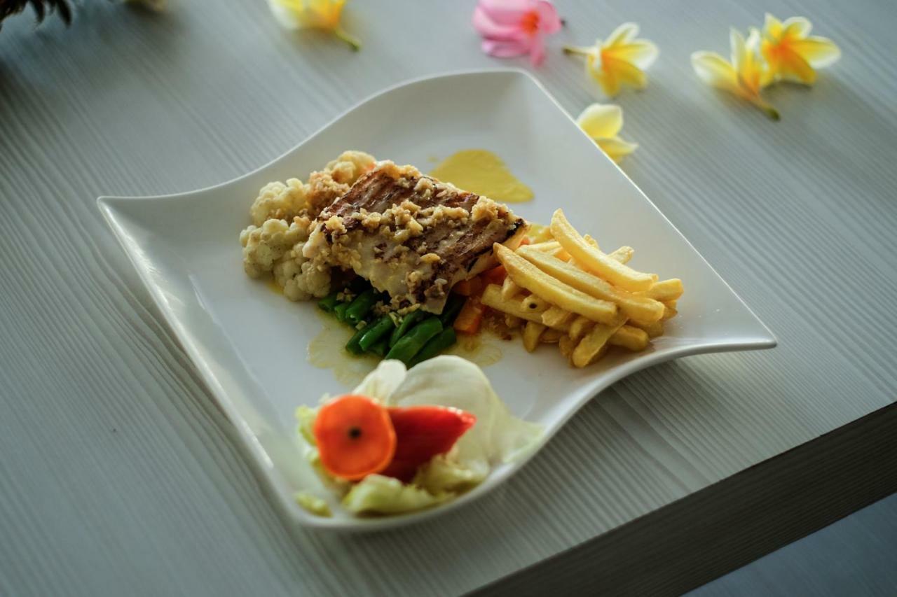 Puri Saron Senggigi Hotel Exterior photo