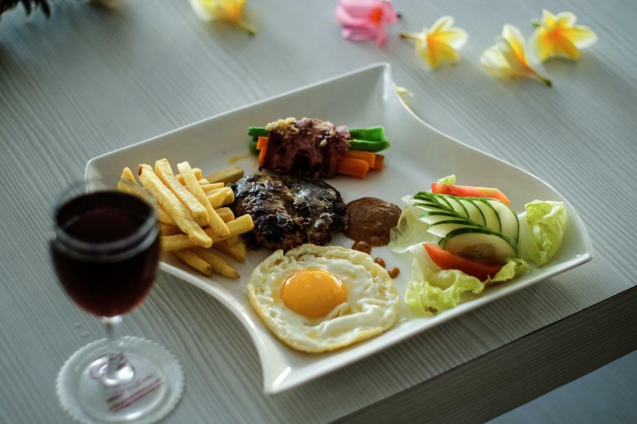 Puri Saron Senggigi Hotel Exterior photo
