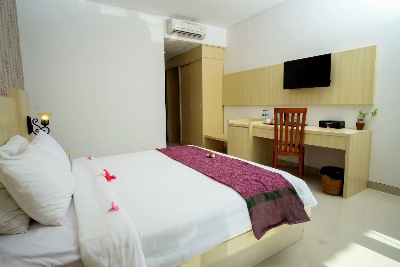 Puri Saron Senggigi Hotel Exterior photo